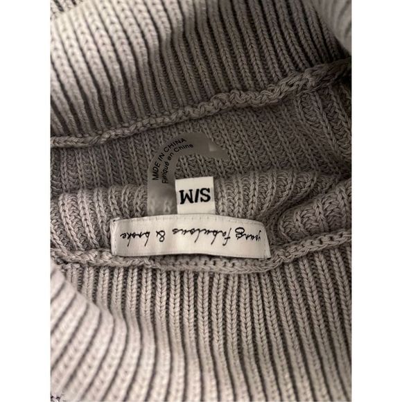 Distressed gray sweater - Picture 5 of 5